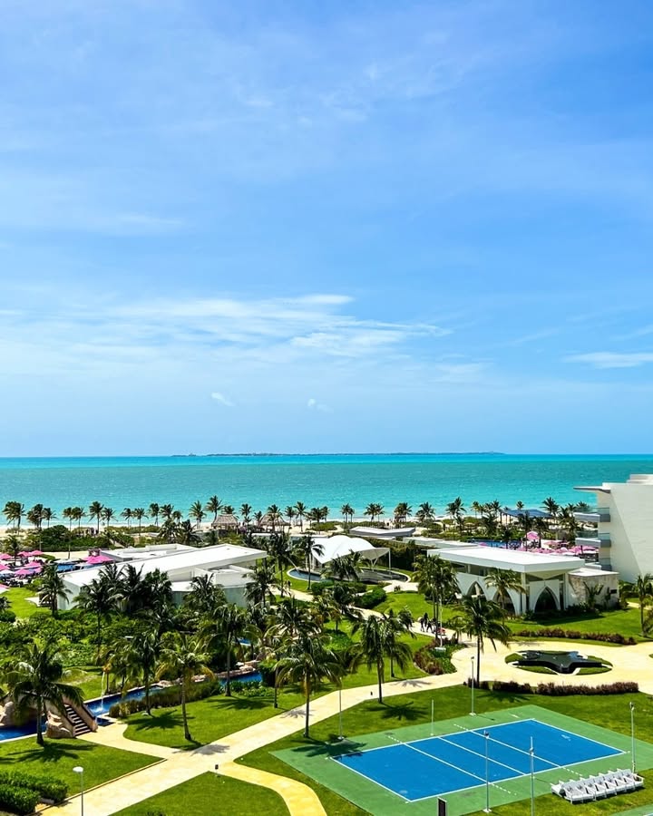 Even the views that make you feel like you're in a movie are included in your stay.  Relax and shine like a star while enjoying the sun and breeze of Planet Hollywood Cancun.