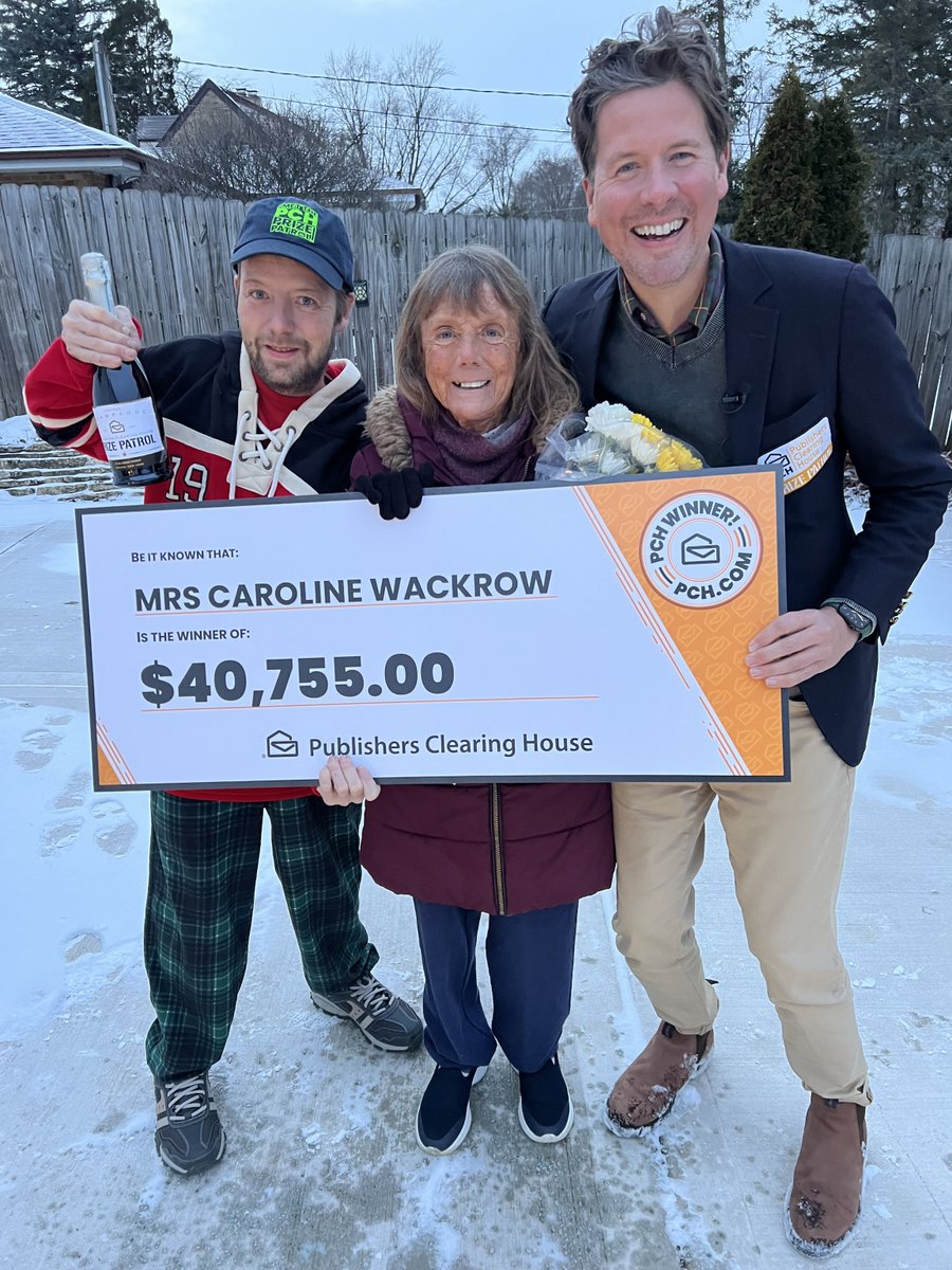 Congratulations to yesterday's Ford Maverick® #PCHWinner, Caroline W. of IL! 🤩🎉🍾🌹🙌 (She chose the cash value! 🤑💵)