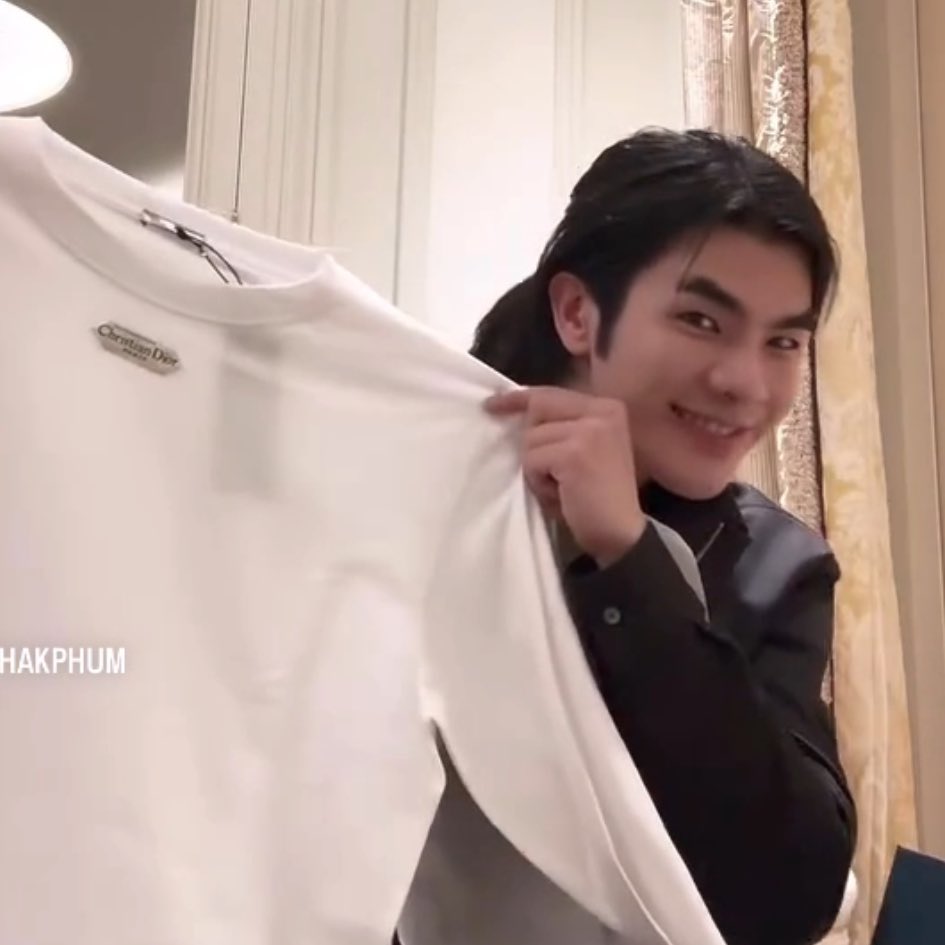 แล้วลองนึกถึงตอนพี่มายแกะของขวัญ อ่านจดหมาย จากแฟนคลับ ฮื่ออ นี่มีน้ำตาา ตั้งใจอ่าน ดีใจตอนแกะตลอดเลยง่ะ 💚🌟

<a href="/milephakphum/">mile phakphum</a> #MilePhakphum