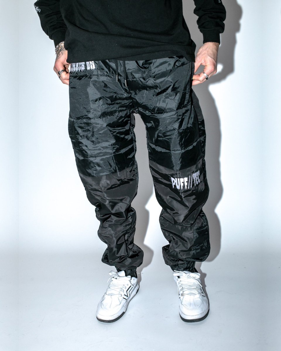 For everyone wondering how I stay warm in my van when it’s -15F outside… that’s exactly why I designed PUFF//TEC. Last batch for the winter is $15 off on my site rn!

alwaysonindustries.com/product-page/p…