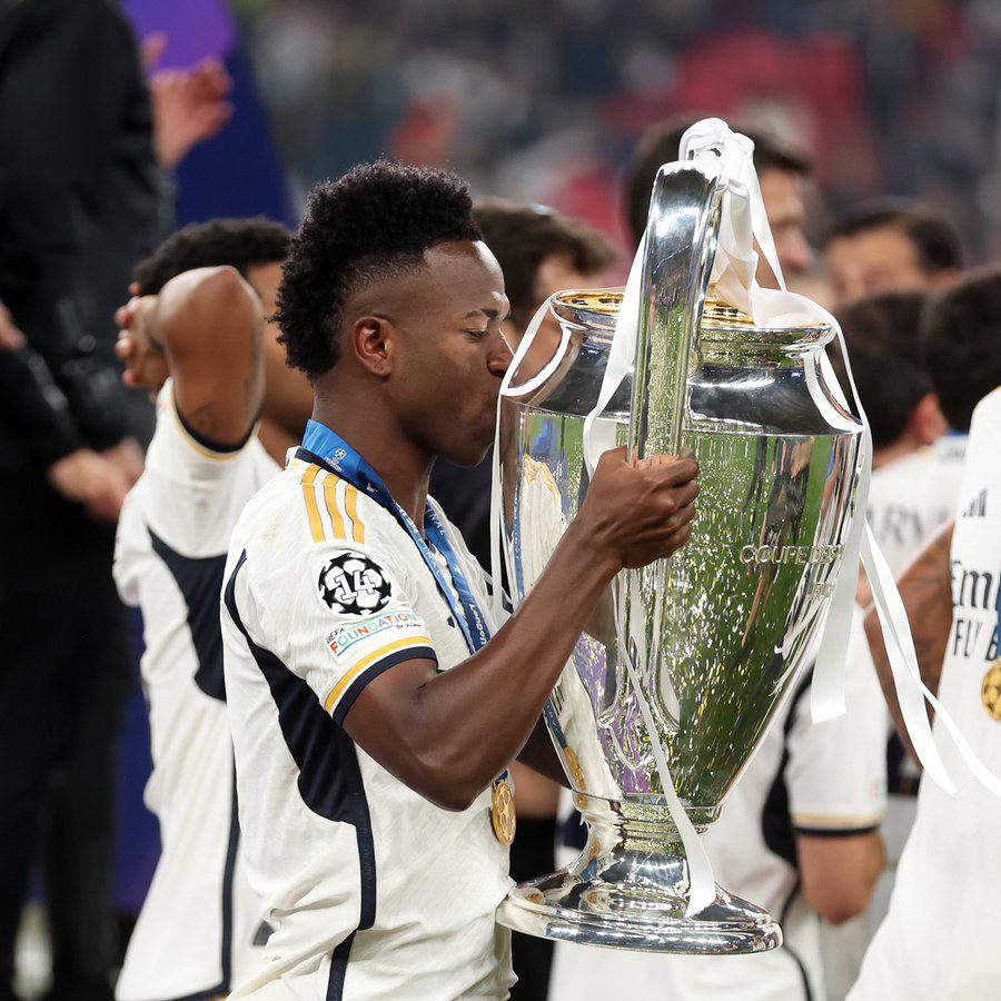 eqraa_sports's tweet photo. المساهمات التهديفية في دوري الابطال منذ 2021.

فينيسيوس 42 هدف

ليفاندوفسكي 33 هدف

 كيليان مبابي 32 هدف

إيرلينغ هالاند 29 هدف. https://t.co/zJvHqs1Vso