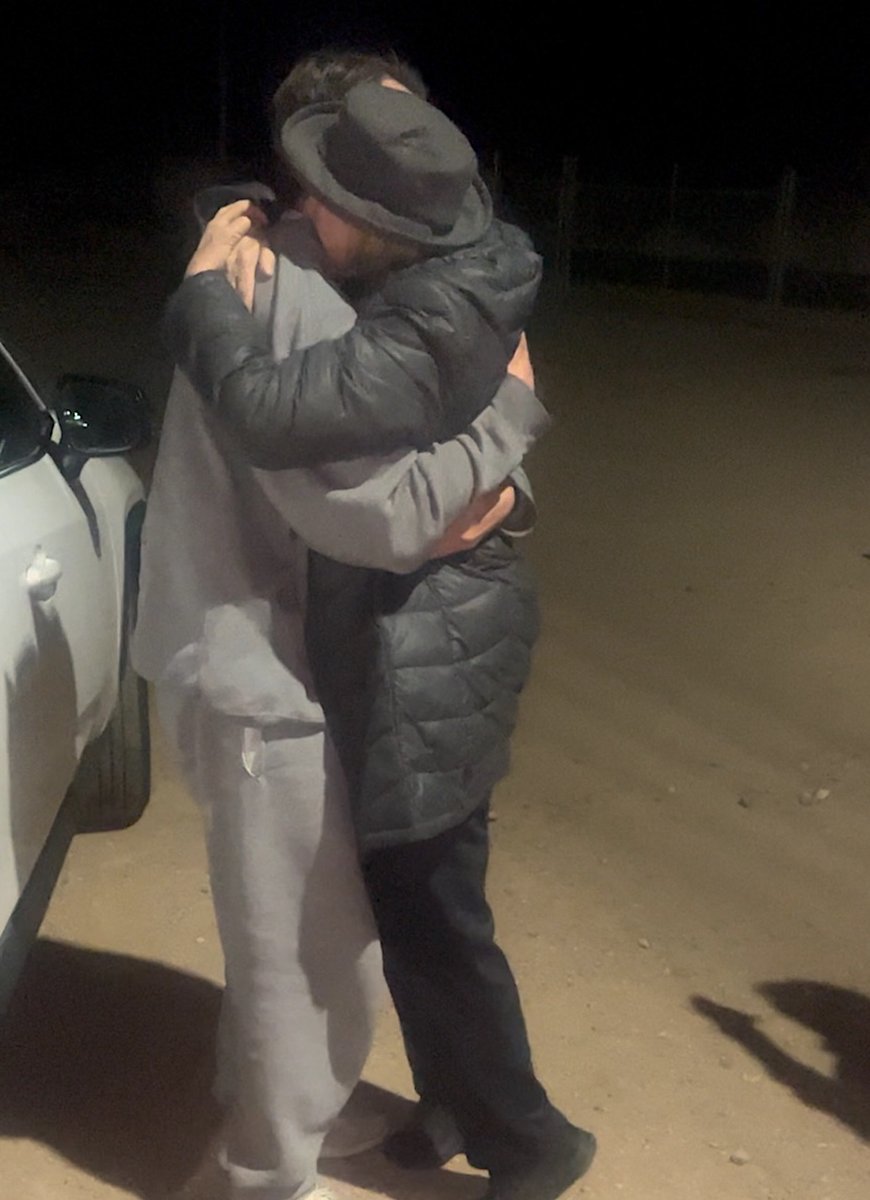 Free_Ross's tweet image. Thanks to @realDonaldTrump's pardon, Ross got to hug his wife, mom, dad & sister outside the walls of prison. The past 36 hours have been a complete whirlwind and we keep pinching ourselves to make sure we're not dreaming.
So much gratitude, love, and hope for what's to come.…