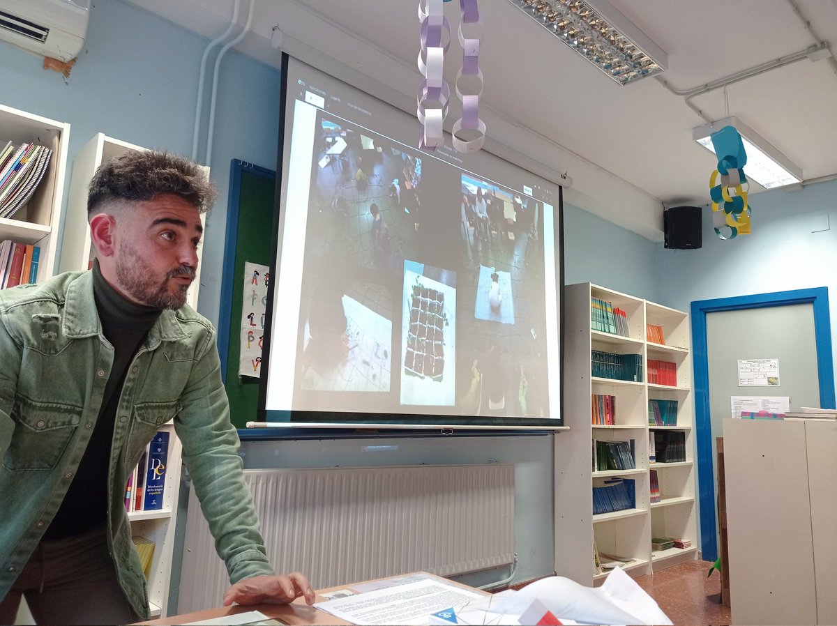 "Es posible volver a narrar las cosas de otra manera??"
Enrique García en la primera sesión del curso: Las matemáticas en el trabajo de aula de E. Infantil. <a href="/CEPdeSevilla/">CEP de Sevilla</a> <a href="/DG_IFP/">DG de Innovación y Formación del Profesorado</a>