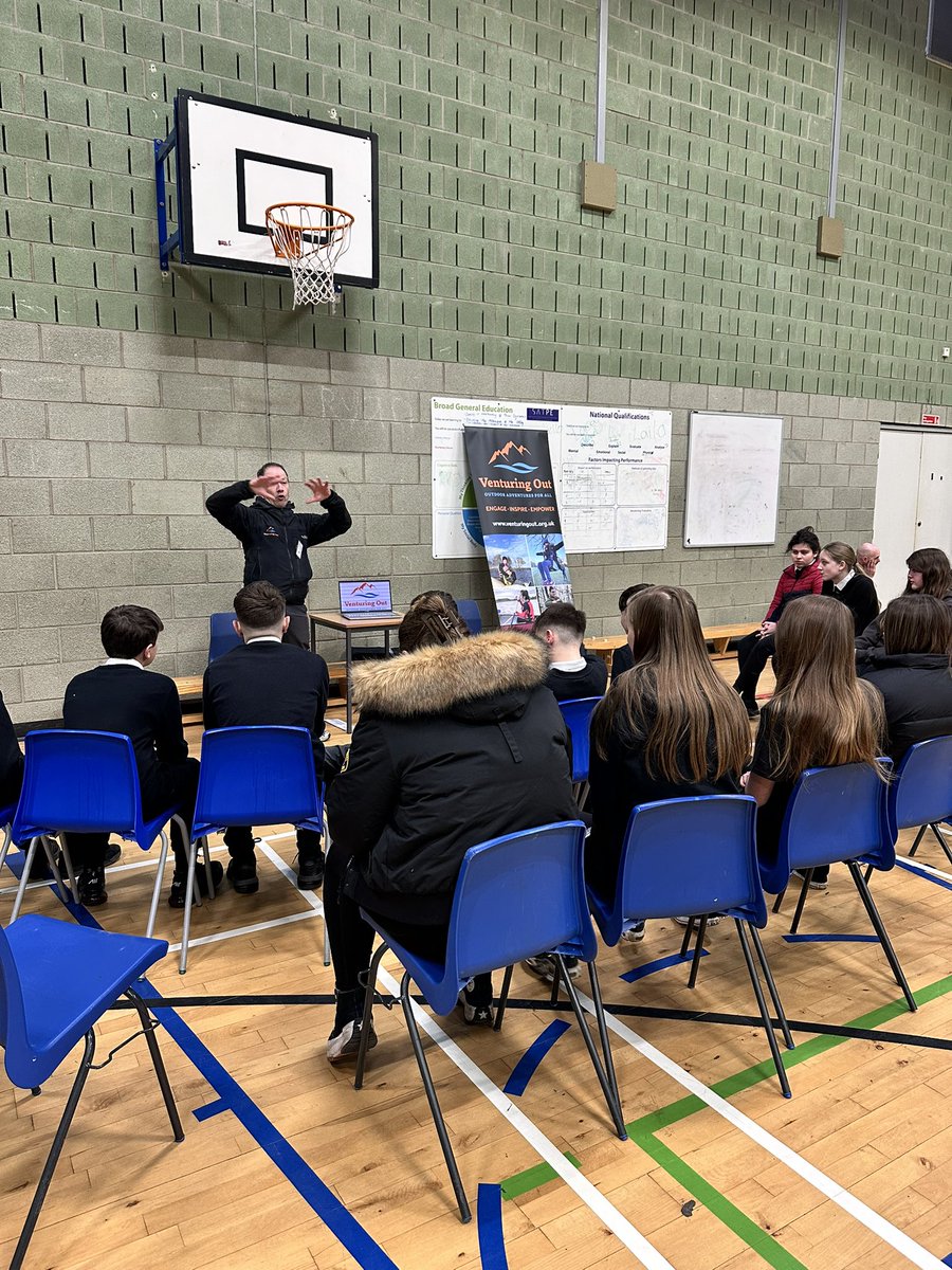 Second week of placement ✅

An unpredictable week meant lots of adapting on the go! Lots of fun to be had 💪🏻
Pupils went bunting mental with the new darts 🎯 lunchtime club, and learnt about local jobs at a DYW session.

School closed tomorrow with the weather = lie in! 😴