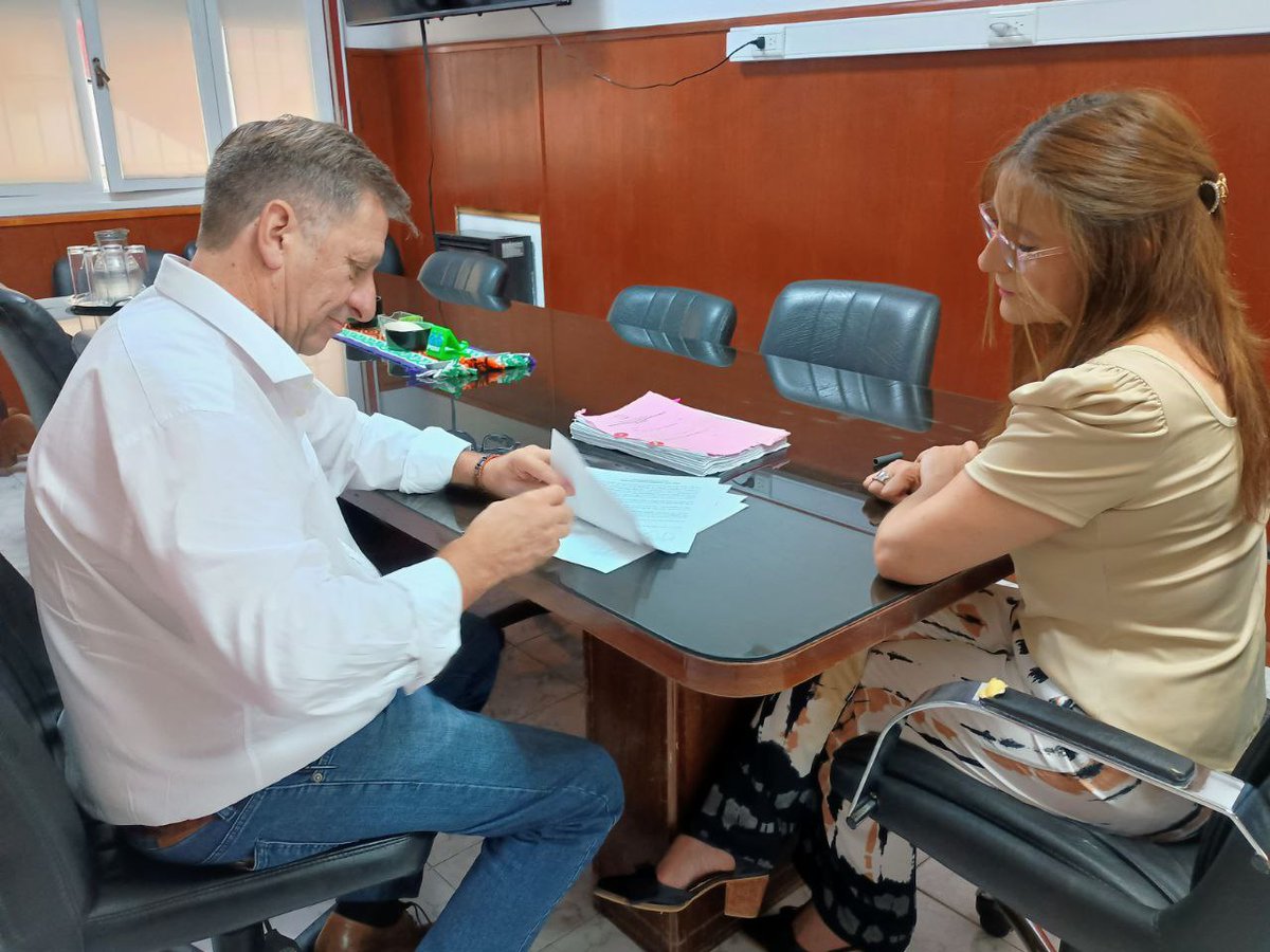 Iprossrionegro's tweet photo. La titular del Instituto @MarceAvilaRN firmó hoy el convenio prestacional con DAT (Centro de Diagnóstico y Atención Terapéutica) de Cipolletti.
IPROSS integra a su red de prestadores al centro especializado en el tratamiento de las adicciones.

+ info https://t.co/cMThQ2AXyr https://t.co/AdWHxmcGM5