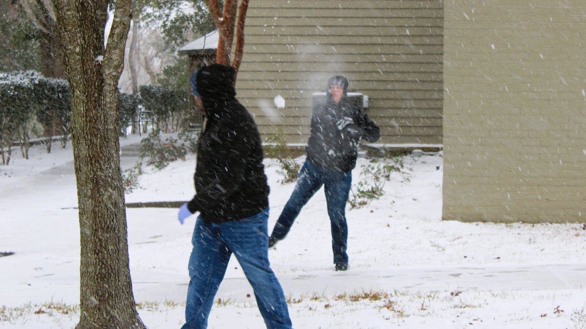 SFAgentKidd's tweet photo. The National Weather Service in Mobile said that as of 6:10 p.m. 7.5 inches of snow had fallen at its office in west Mobile. That breaks the old all-time record of 6 inches from 1895. That’s not the only record that was broken on Tuesday. https://t.co/txWYPfBgre https://t.co/EqBYObdcau