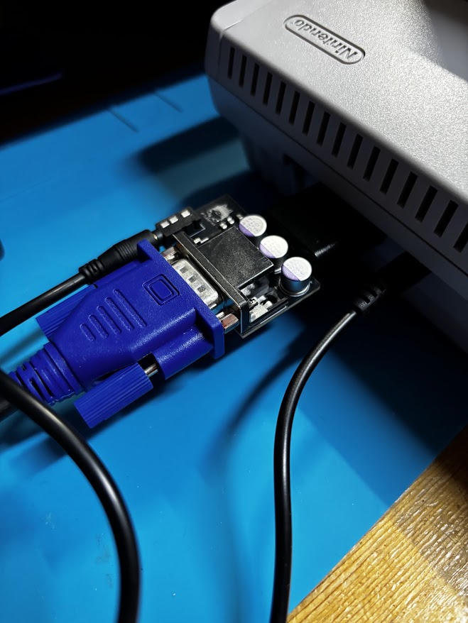 hide_loopcube's tweet photo. boothのOcelo shopで購入した『SFC VGA Adaptor』が仕事から帰ってきたら届いてたのでRGB信号出せるように改造したスーファミjrと #EASYARCADE 2で動作確認したらどっちもバッチリ映って音がなって問題なし!!
基板部分四隅に3Φ穴とかあればアクリル保護カバーとか作れるんだけどなーｗ（いつもの） https://t.co/dI5bTBxFtQ