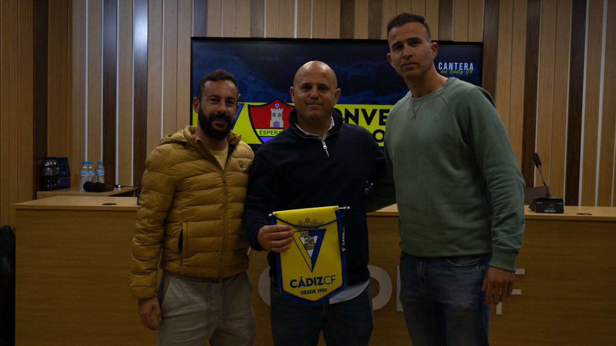 ✍️El Espera C.F. nuevo club conveniado

El acto de firma ha sido hoy jueves en la sala de prensa del estadio.

🔗Noticia completa: cadizcf.com/noticias/el-es…