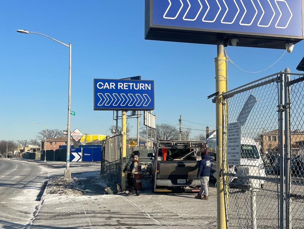 SereneVisuals's tweet photo. New signage alert! 🚗✨ Check out these flat metal signs we installed on the fence and gate for a car rental company at JFK. Durable, professional, and perfect for visibility! Ready to enhance your business signage? Visit https://t.co/cxnOYPMu6a. #CustomSigns #SereneVisual https://t.co/caQvPiPU9n