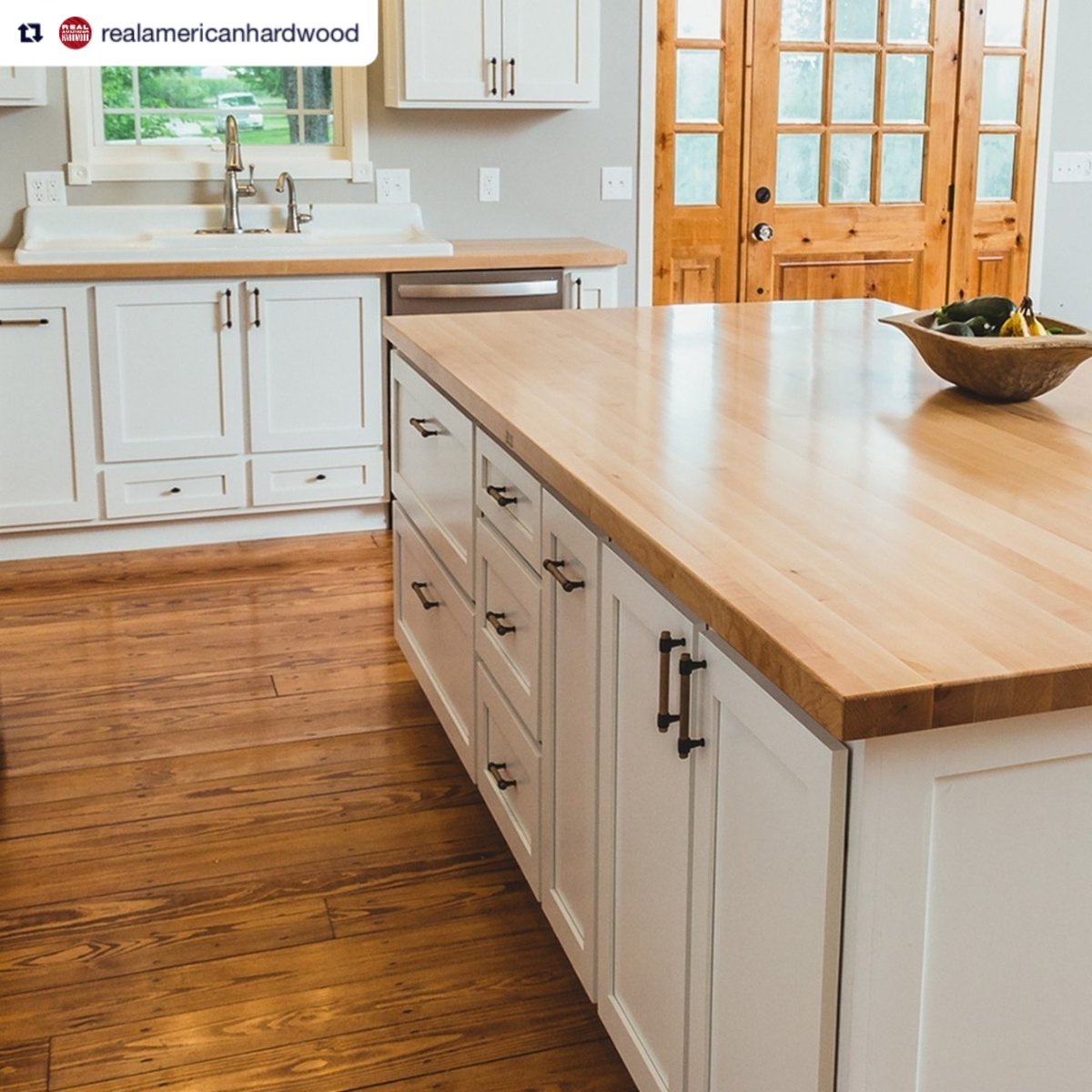 AmericanHardwds's tweet photo. When you use #RealAmericanHardwood for your home projects, you can rest easy knowing the quality will never dimmish.
Countertop and photo by @@johnboosco
#JohnBoos #BoosBlock #JohnBoosCo #AmericanHardwoods #wood #realwood #hardwood #countertop #butcherblock https://t.co/ukOb9Q7Tzr