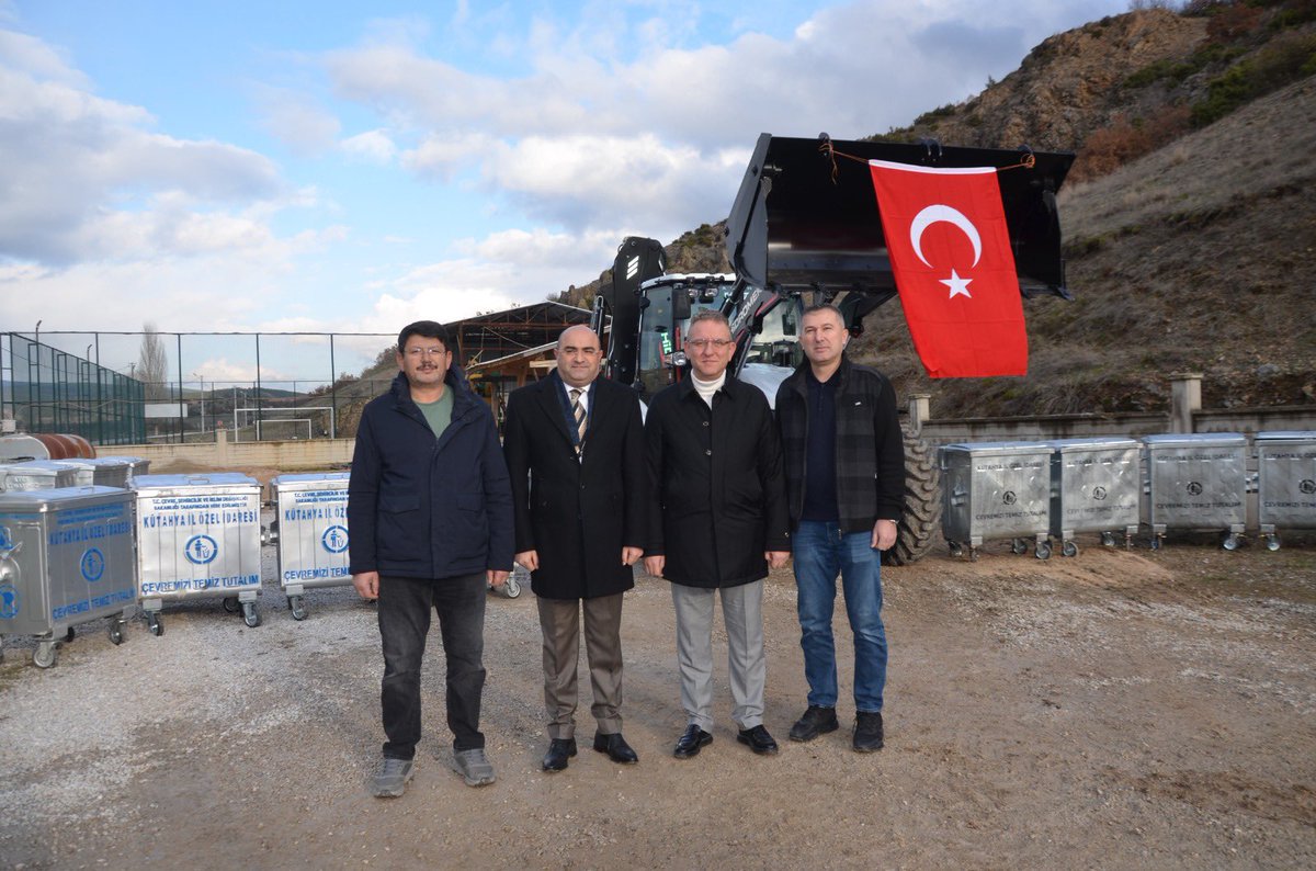 mehmetdemir043's tweet photo. 📌 Tavşanlı

Tavşanlı Özel İdaresine Yeni Ekipman Desteği!

Kaymakamımız Hayrettin Baskın, İlçe Başkanımız Himmet Özer, Kayıköy Muhtarımız Mehmet Ali Balı ve Özel İdare çalışanlarımızın katılımıyla, 2024 model Hidromek marka Kazıyıcı-Yükleyici ve 170 adet çöp konteyneri +> https://t.co/wocVD8gPrX