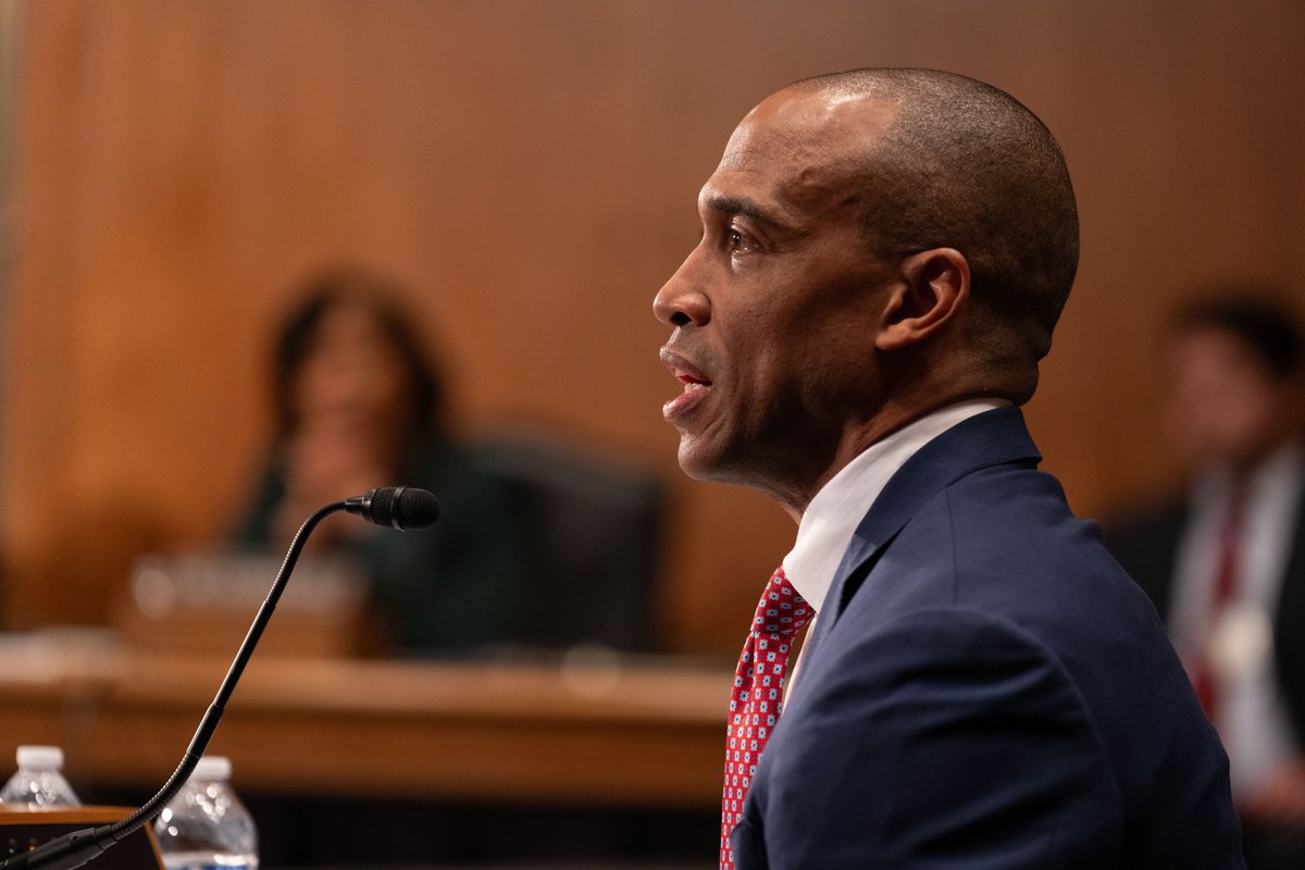 🚨 NEW: <a href="/BankingGOP/">U.S. Senate Banking Committee GOP</a> voted to advance <a href="/HUDgov/">Department of Housing and Urban Development</a> Secretary Nominee Scott Turner. 

Mr. Turner’s nomination will now go to the full Senate for a vote.