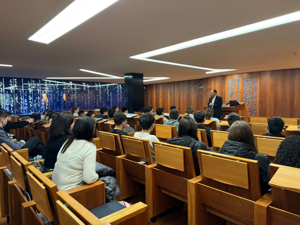 Avui ens visiten els alumnes de <a href="/insjrubioiors/">INS J. Rubió i Ors</a> en una jornada organitzada per <a href="/_AUDIR/">AUDIR</a>. Moltes gràcies a tots els que heu fet possible aquesta trobada!