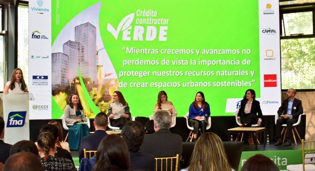 CAMACOLBOGOTA's tweet photo. #ParticipaciónGremial
Junto con empresarios del sector, acompañamos al @FNAahorro en el lanzamiento del Crédito Constructor Verde. Una línea de trabajo fundamental para la materialización de los proyectos.
#CamacolVerde
#CréditoVerde
#ConstrucciónSostenible https://t.co/ER9xW83zaa