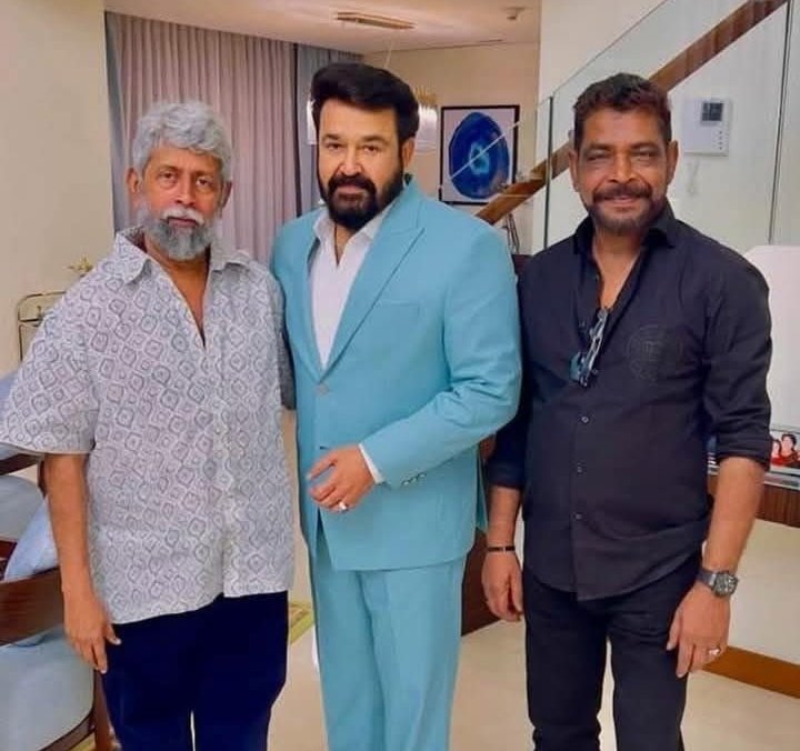 abhisheksnoffl's tweet photo. After a long gap, Mohanlal is set to do an art film... 👏❤️⏳
Ps : Ini Angottu Boxoffice Thookk Mathram Porallo...National/State Awards Koodi vendee....?!!!😉
#Mohanlal #TKRajeevKumar #DominicandtheLadiesPurse https://t.co/UzJJUBHc9B