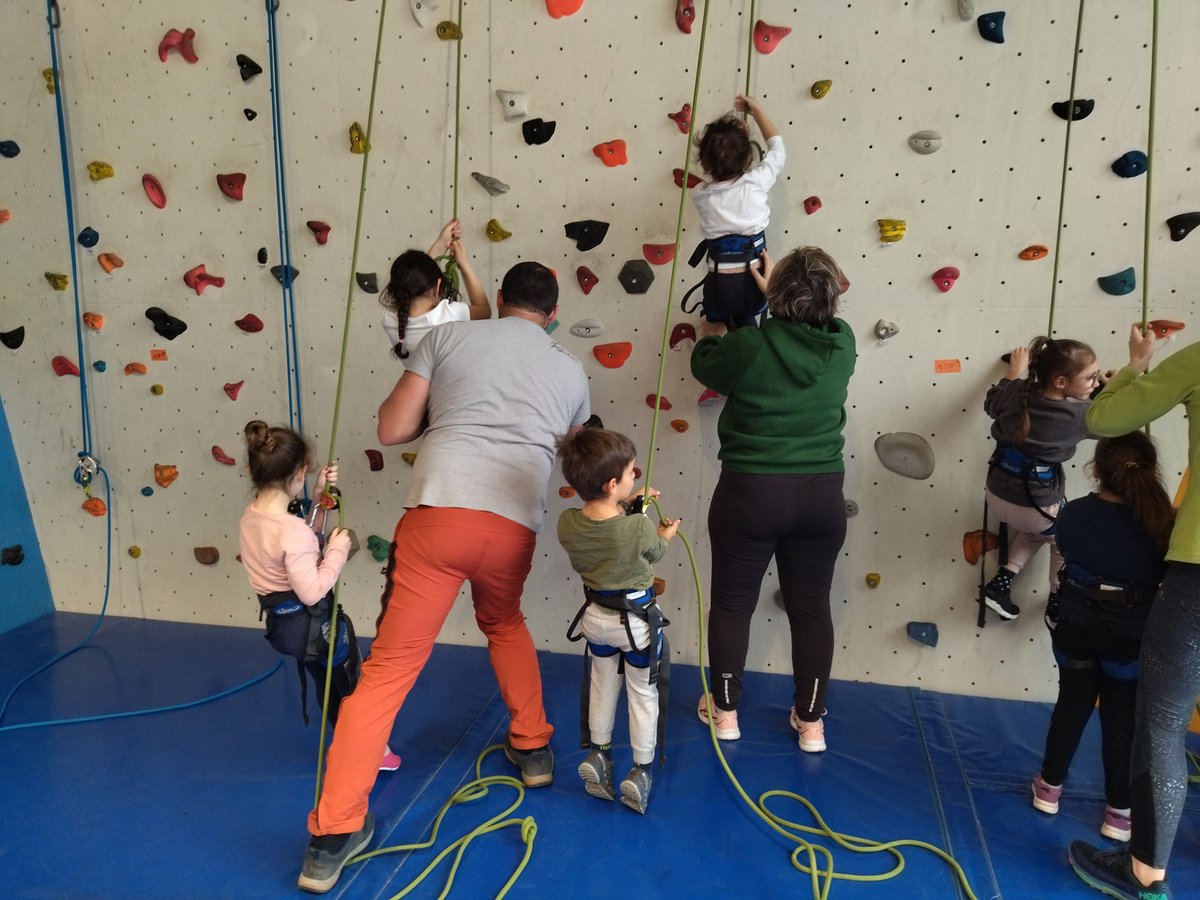 USEP nationale (@usepnationale) on Twitter photo S’initier à l’#escalade dès la #maternelle et continuer jusqu’en CM2, c’est ce que propose <a href="/65Usep/">USEP 65</a> à plus de 800 enfants avec le concours de parents agréés. Témoignage d’une enseignante de petite section #sportscolaire <a href="/hautespyrenees/">Hautes Pyrénées</a> <a href="/education_gouv/">Ministère Éducation nationale</a> ▶️usep.org/index.php/2025… S’initier à l’#escalade dès la #maternelle et continuer jusqu’en CM2, c’est ce que propose <a href="/65Usep/">USEP 65</a> à plus de 800 enfants avec le concours de parents agréés. Témoignage d’une enseignante de petite section #sportscolaire <a href="/hautespyrenees/">Hautes Pyrénées</a> <a href="/education_gouv/">Ministère Éducation nationale</a> ▶️usep.org/index.php/2025…