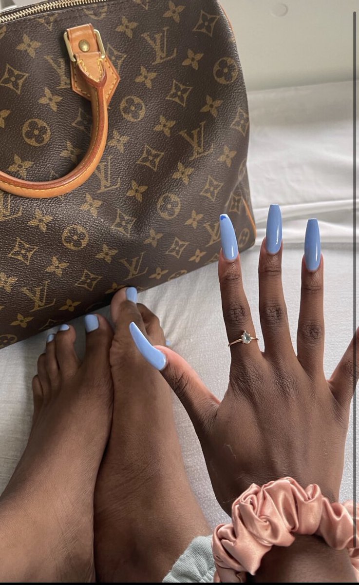 ExposingTheHarm's tweet photo. New year… same bullshit! This is why she can never “afford” her pain medication or a flight to Switzerland 🙂 why do you have a brand new iPhone 16 &amp; a GoFundMe begging to get you to Switzerland with NO PASSPORT?! None of these things are gifted she bought them all with scam $$$ https://t.co/Q1GlhpkXkV