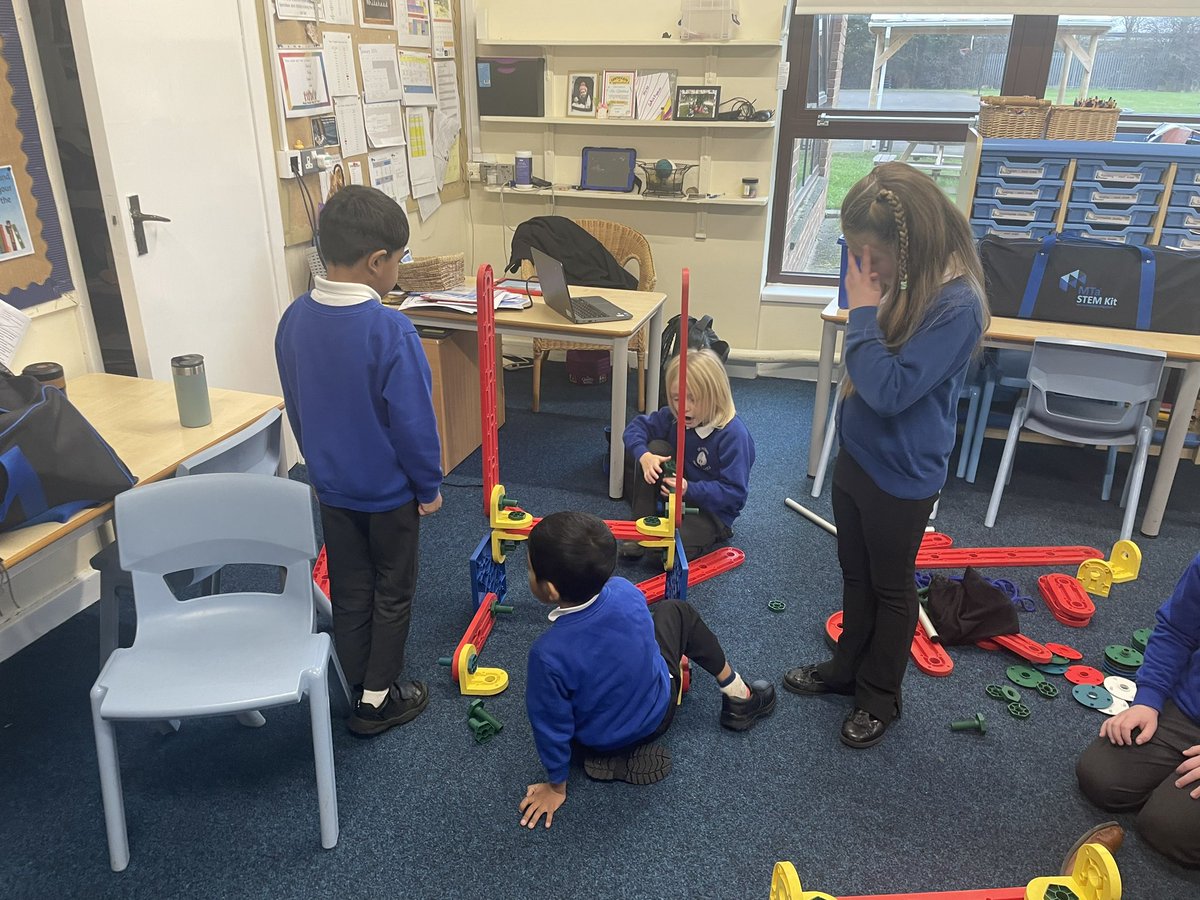 smaaanews's tweet photo. Year 2 had a great morning with @hiimpactconsult Mr Reynolds, who taught us some techniques to strengthen our bascule bridges to make them sturdier. We had to follow instructions, innovate and display a lot of resilience whilst working as a team. #smaaacomputing #smaaadt https://t.co/lvQcgByI0L