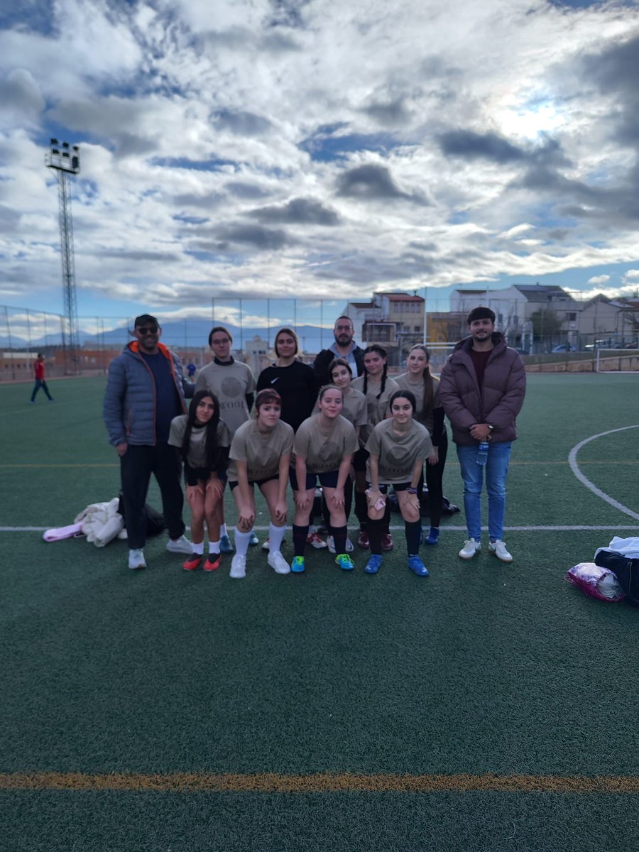 Muy orgullosos de ver a nuestros alumnos divertirse y competir dando ejemplo de buen rollo y deportividad.
Mañana a por más.