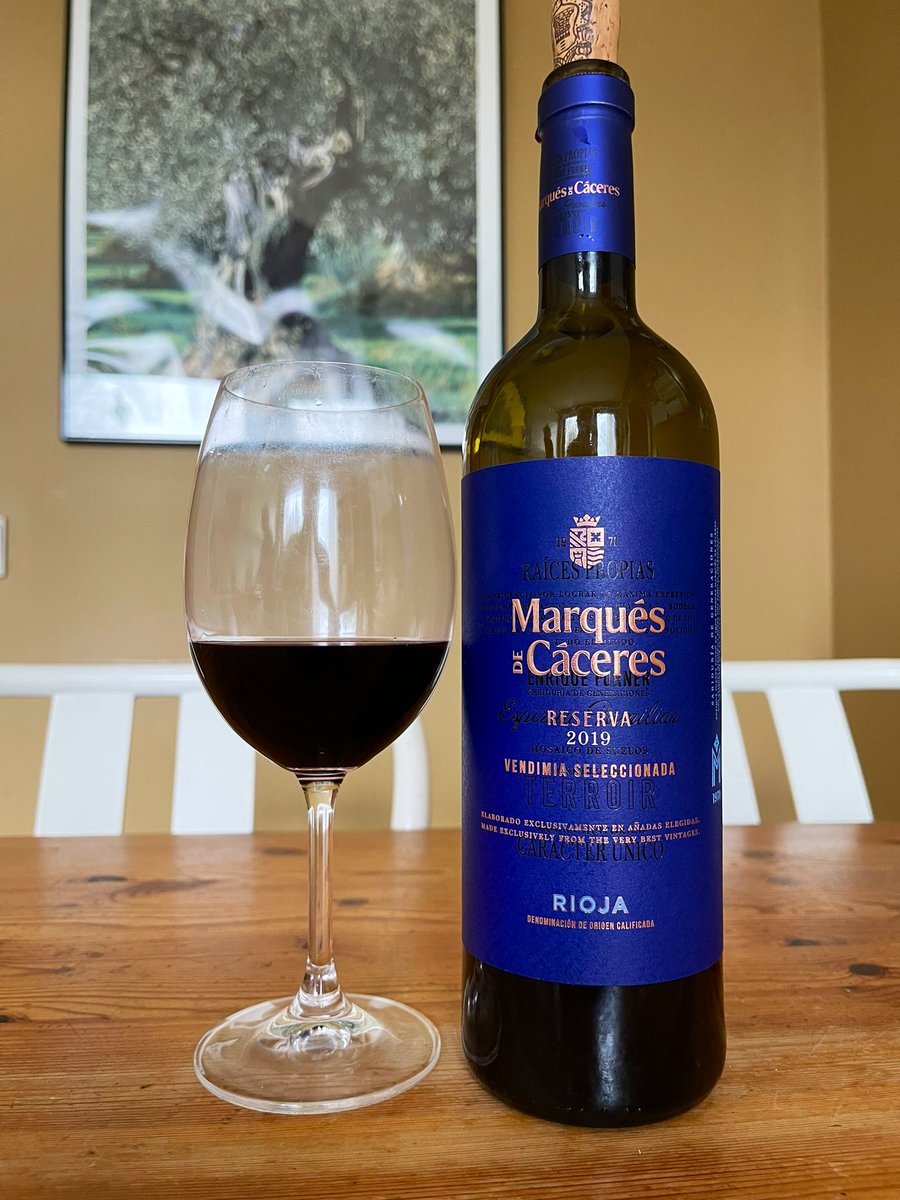 joukesp's tweet photo. #NoCookingThursday #ThursdayLunch #ItalianBeefStew #Penne
Am I a lucky bastard or not?
Found a portion of Italian beef stew in the freezer & warmed it up + some penne!
Found this Rioja Reserva ‘19 by
Marquès de Cáceres on offer & tasted it!
20 mo in french oak + 2yr in btl.
90-92 https://t.co/kuq70hCm7c