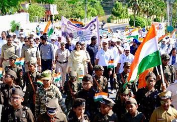 MYBharatHQ's tweet photo. Union Minister of State for Youth Affairs and Sports @khadseraksha alongwith NYKS-MYBharat volunteers participated in the ‘Jai Hind’ Padyatra in Shree Vijyapuram (Port Blair), Andaman and Nicobar Islands, as part of the #ParakramDiwas celebrations https://t.co/5i9eyX9obm