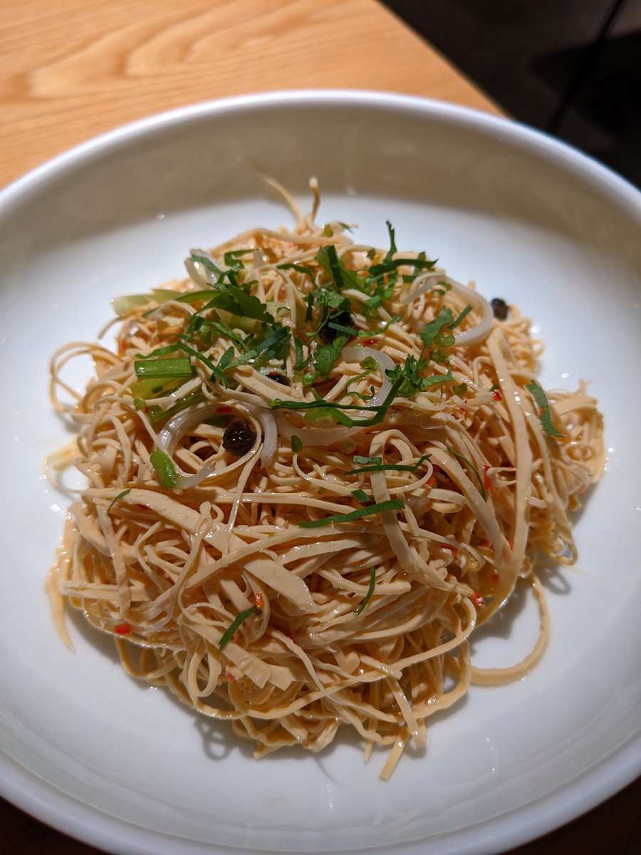 BlueHeartsUWS's tweet photo. Shredded tofu salad in #Litsea oil.
#Yunnan Bistro that got famous by #Yellen 's visit tonight in #Nanshan #Shenzhen
豆腐の皮のサラダ、#リトセアオイル 和え
米国 #ジャネットイエレン 元財務長官が行って有名になった #雲南料理 の店で
#南山 #深セン https://t.co/6lX9SVrkIy