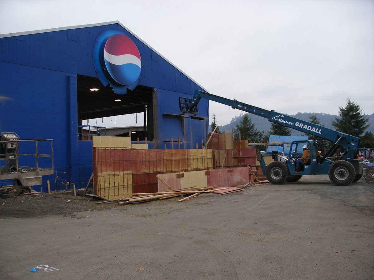 chambersconstr's tweet image. In 2009, Chambers completed the addition and renovation of a Pepsi facility in Winston, Oregon. It involved a 5,500 SF addition for office space, a warehouse renovation, added loading dock space, and significant site work! #GoChambers #Construction #ThrowbackThursday