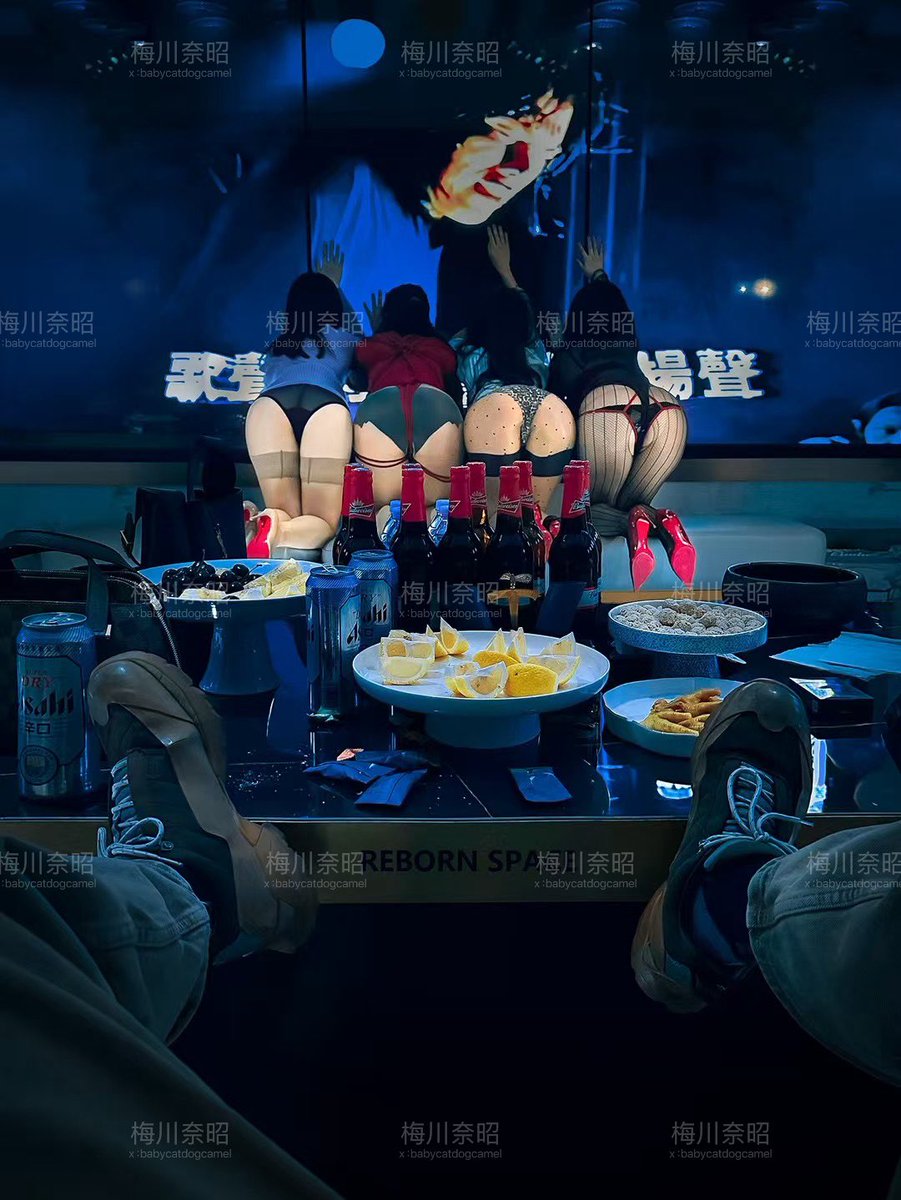 听说这张图在各大KTV营销朋友圈很火
我们还有穿衣服版呢

📷:@RebornSpace 

出镜:1.神秘美女

2.@tanhuan_ 

3.@tao_dorothy 

4.@BabyCatDogCamel https://t.co/JGDHnLgq1M