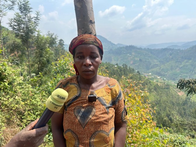 radioishingiro's tweet photo. Hari abaturage bo mu murenge wa #Mataba mu karere ka @GakenkeDistrict bavuga ko baherutse gusenyerwa n’ibiza bashyirwa ku rutonde rw’abagomba guhabwa isakaro (amabati) kubera amikoro make ariko ngo barategereje amaso yaheze mu kirere.@RwandaLocalGov @RwandaNorth @gahundemaurice https://t.co/MoljrwWXoy