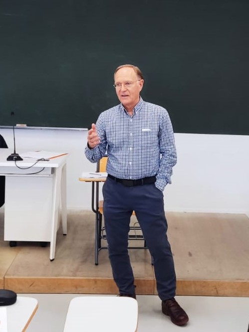 UDC_Senior's tweet photo. Hoxe están a comezar na Universidade Sénior da #Coruña, as sesións do Seminario "I+D e innovación: desde os conceptos ata as políticas" a cargo do prof. Alfonso Bravo Juega, que será desenvolvido ata o vindeiro 13 de febreiro https://t.co/9Bo0uEAStK