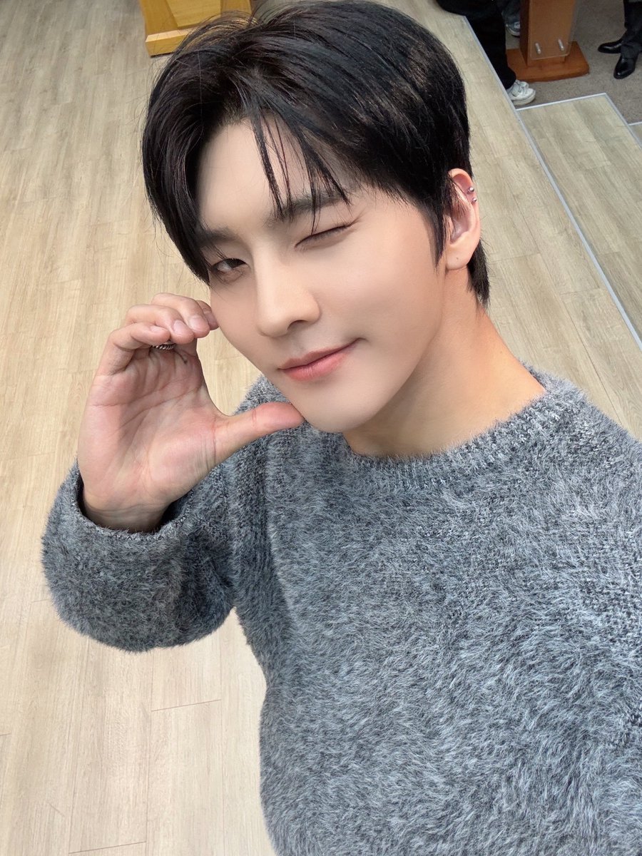 [#GON]

Have a Good day VVS❤️

#VANNER #배너 #곤