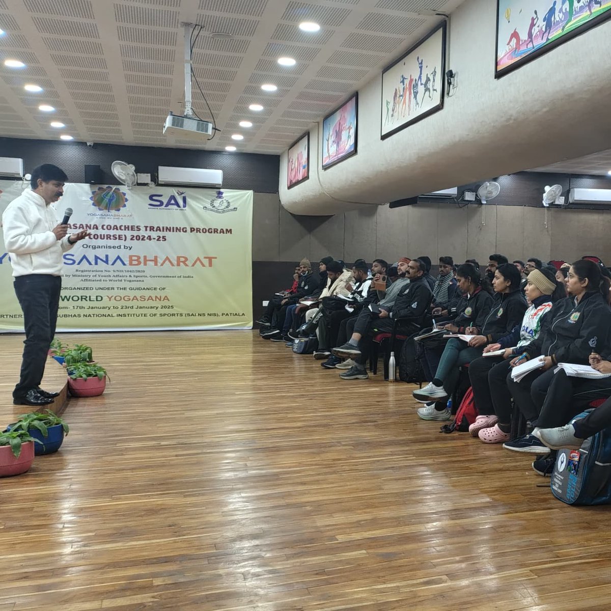 SAI_Patiala's tweet image. The 3rd Yogasana Coaches Training Program concluded today at NSNIS, Patiala, with 120 participants from across India. Organized by Yogasana Bharat &amp;amp; World Yogasana, the program aimed to advance Yogasana practice.

#Yogasana #CoachTraining #NSNISPatiala