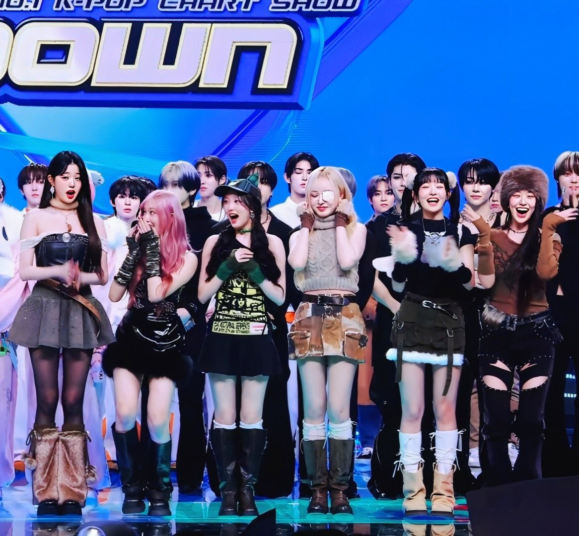 ivemxco's tweet photo. ¡IVE lo hace de nuevo!🎉Felicitaciones a las chicas por su 55° victoria y el 1er lugar en M Countdown con “REBEL HEART”.💕
#IVE #IVEMEXICO
#REBELHEART1stWin #IVE55thWin https://t.co/qnD54ctCFU