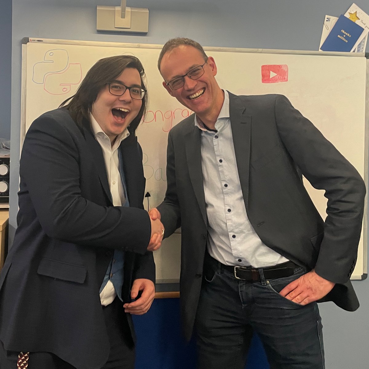 Reid_Research's tweet image. Our #Kineticolor research team is collectively THRILLED for the newly minted Dr Henry Barrington!
Under the exam stewardship of @NiekBuurmaH2O, Barry passed his final PhD viva, and is now preparing to start a postdoc with the team en route to helping drive our spinout business.