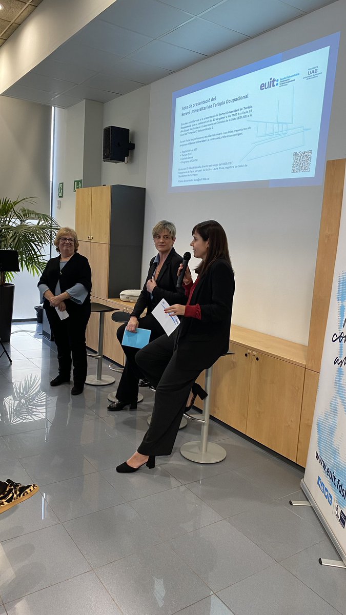 🎆 Avui som a l’ESILAB presentant el Servei Universitari de Teràpia Ocupacional (#SUTO) de l’EUIT, liderat per la Dra. <a href="/Laura_Vida_TO/">Laura Vida</a> , que està acompanyada per la Dra.Montse Comellas, directora de l’EUIT, i la Dra. <a href="/LorettoGR/">Loretto</a> , coordinadora del grau de #TeràpiaOcupacional