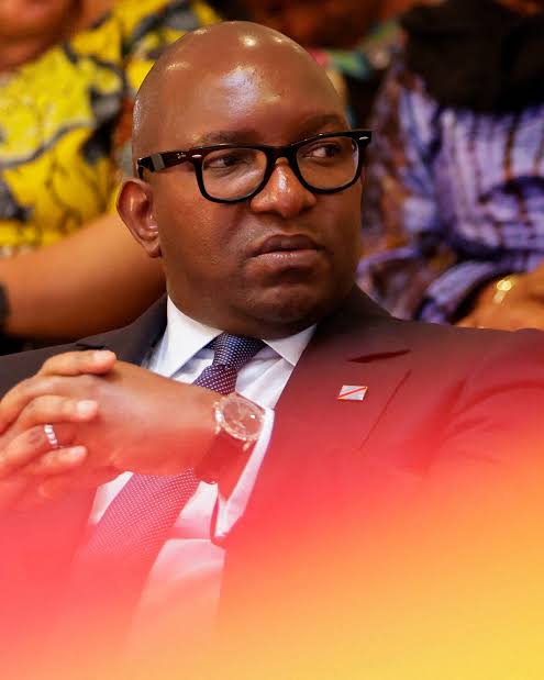 CybelleFuraha's tweet image. 🇨🇩 Avec ce qui se passe dans notre pays ,si Mr @LukondeSama était malicieux, il se serait deja déclarer #PR07 dans ce pays .

Le pouvoir se protège et se securise ,surtout quand le pays traverse une zone de turbulence.

@fatshi13 
@Anthony_Nkinzo 
@chrislaurenz15