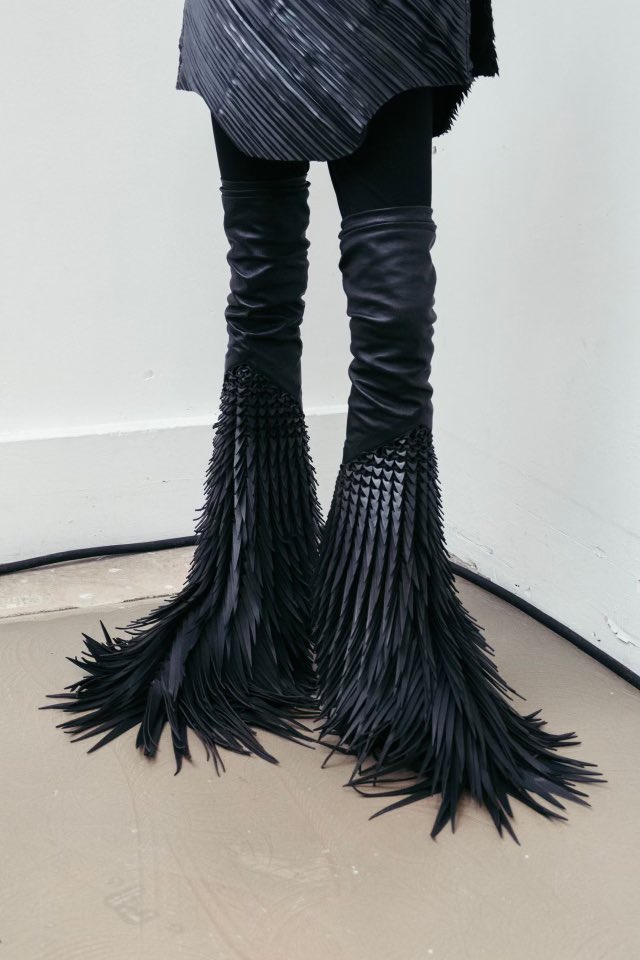 upnextdesigner's tweet photo. UND designer Victor Clavelly just collaborated on these boots with Rick Owens for his FW25 collection https://t.co/Rkn7JdEjUH