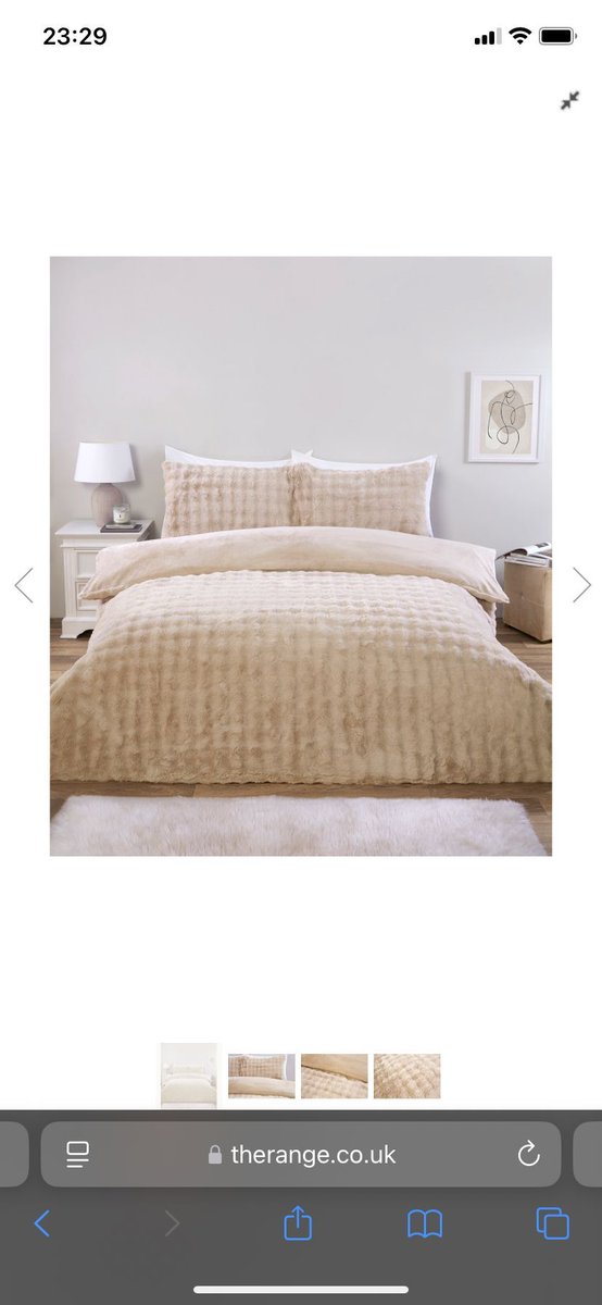 ProductsToShop's tweet image. THE RANGE 🛏️ Aurora Faux Fur Duvet Set - Champagne / King Now only £29.59 buff.ly/4juWZVA

#bedding #duvetset #affilatelink