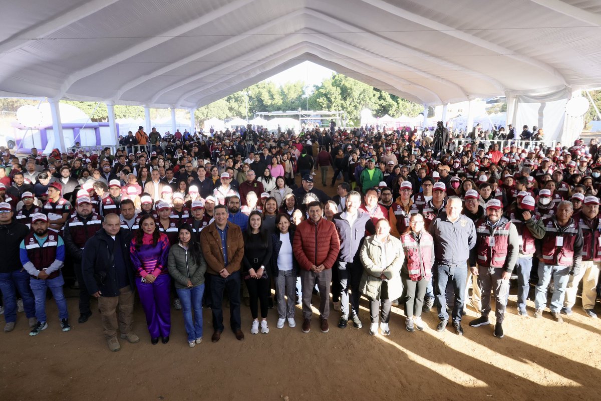 ARRANCAMOS EL PROGRAMA TERRITORIOS Y JORNADAS CAYAPADU LII EN SAN MARTÍN MEXICAPAM

Arrancamos el programa Territorios y Jornadas #CayapaduLii en San Martín Mexicapam, donde más de 300 brigadistas Sembradores de Paz recorrerán casa por casa para escuchar a la población y conocer