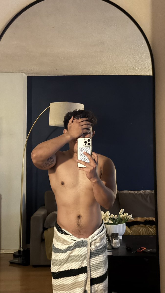 Fedward17's tweet photo. Cold showers are the best after working out 🥶 https://t.co/703acGKpkh