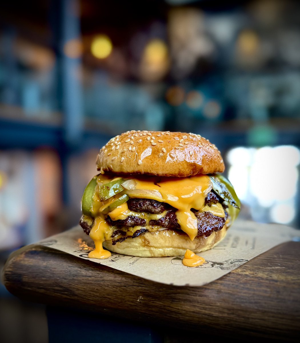 Ah, our Philly Cheesesteak 🤤 A most distinguished affair of smashed patties, molten cheese, onions and peppers. A classic and a triumph indeed! 

(Extra smashed patty shown) 

#ipswich #suffolk #burger