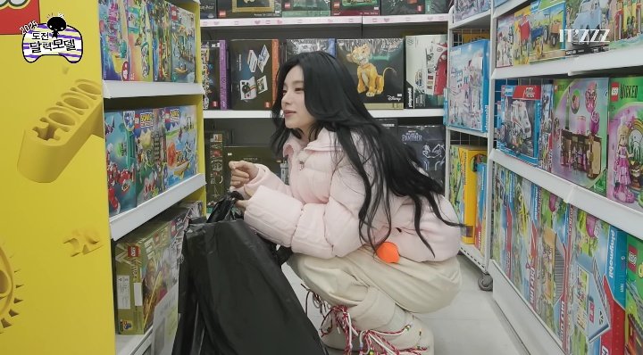 itz4luckyclover's tweet photo. @ITZYofficial Yeji yaa, you can play hide n seek,
But Lia will go home 🤣

#ITZZZ #ITㅋㅋㅋ #ITZY의도전달력모델
@ITZYofficial https://t.co/Om6N1JpZ0R