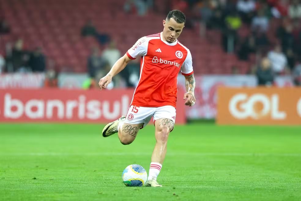 QGdoInter's tweet photo. 🚨 Bruno Gomes sofreu uma ruptura no ligamento cruzado anterior. O prazo de recuperação é entre 6-9 meses.

MUITA FORÇA, BRUNO! 🥺❤️

📸 | @scinternacional https://t.co/RsMDB1SmQL