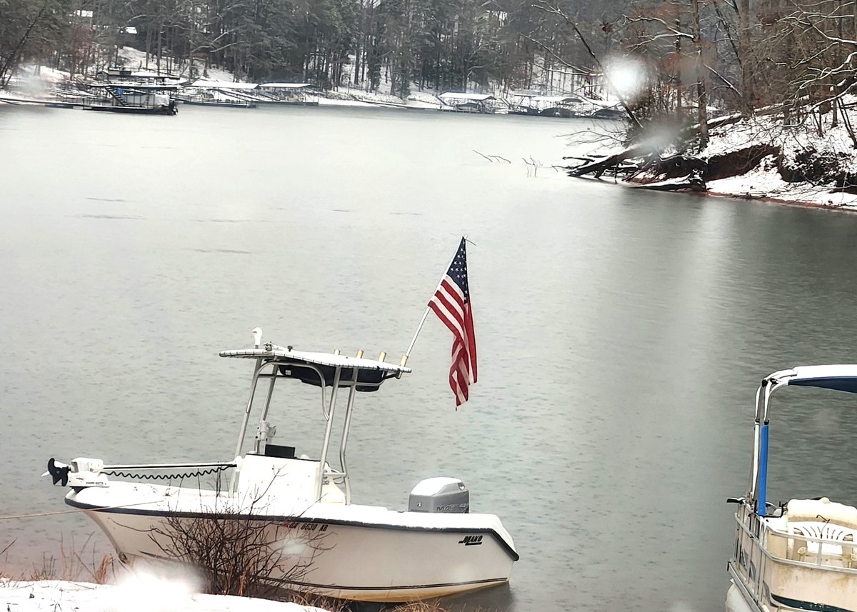 OutdoorAdvanced's tweet photo. @The Point RV at Lake Hartwell Snowy views, frosty blues, and a lake as cold as ice.🧊

#pointrv #lakehartwell #aommanaged #winter #outdoorhospitality https://t.co/9RGMn5nDis