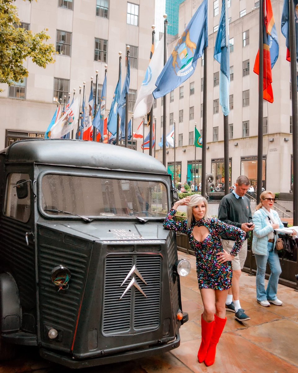 Heading into Friday by heading into Hollywood. But I’ve got a New York State of mind. Missing You &amp; will see you in November! Thank you @hanna_ihnatchenko for the killer pics. More to come. XOXO.
Happy Friday everyone. #studio #rocknroll #lush #nyc