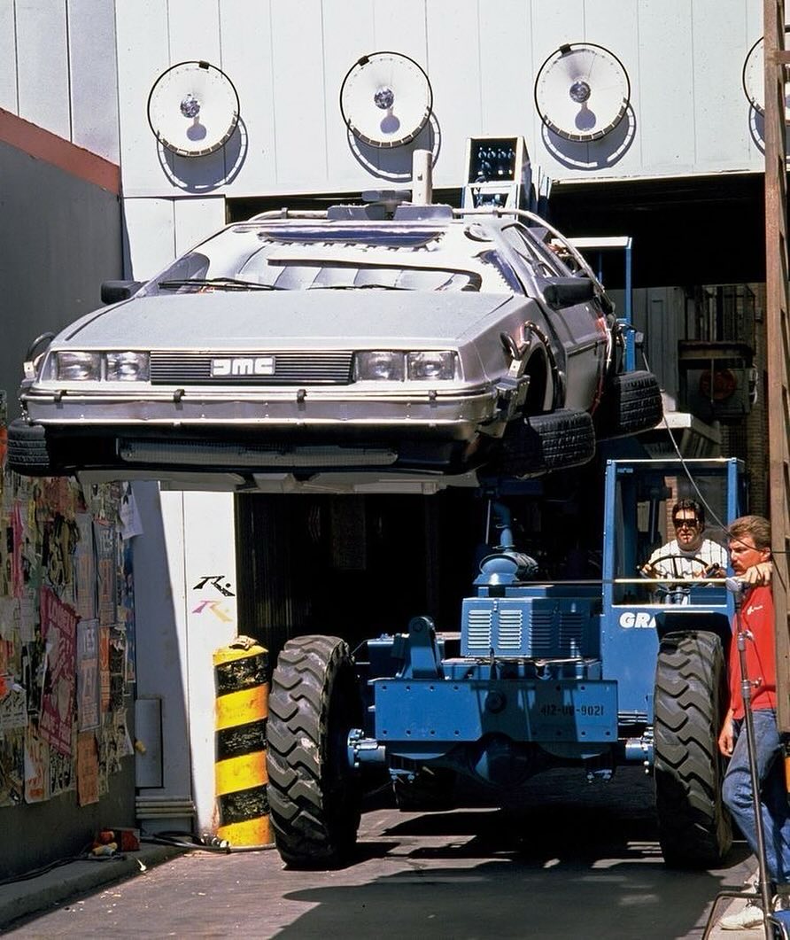 A behind the scenes photo from the production of BACK TO THE FUTURE II (1989).