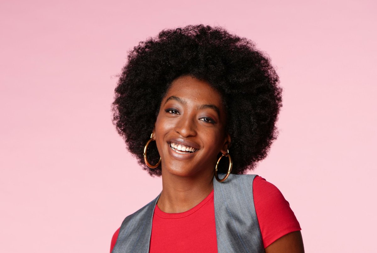 le_Parisien's tweet photo. Face au cyberharcèlement que subit la candidate de la « Star Academy », Ebony, 20 ans, l’association SOS Racisme a saisi la justice.

La finaliste du télécrochet est visée par des attaques racistes et misogynes depuis plusieurs semaines.

➡️ https://t.co/Cce17IWews https://t.co/XrZeV83nLT
