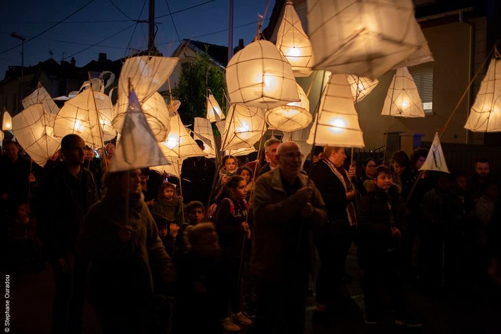 The ASSITEJ Artistic Gathering "Bright Generations" is 2 months away! Join us on March 23rd after the Opening Ceremony, where firefly lanterns, made &amp; carried by kids of Marseille, will welcome the delegates through a parade on the Old Harbour. They will light up our Gathering!