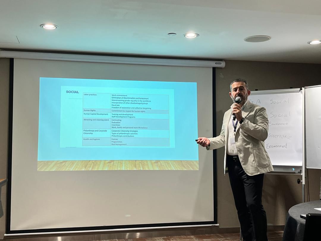 Coparmex's tweet photo. 🌏🇲🇾 En representación a #Coparmex, @fernandotrevino participó en un seminario sobre #ESG en #Malasia, organizado por #AOTS de #Japón, en el que se compartieron mejores prácticas e innovadoras soluciones para enfrentar desafíos comunes.
🔵 #Coparmex es la única organización empresarial occidental participante en este evento.
#CoparmexGlobal🌐