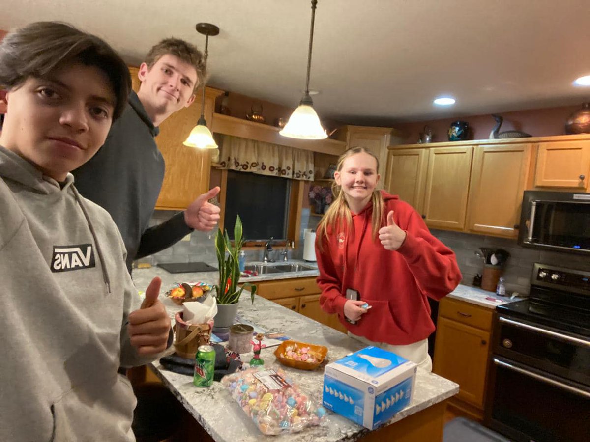 CopanOficial's tweet image. 1/4 Ankeny Report: Our 18 high school students from Copán, currently on exchange in Iowa, enjoyed a fun-filled weekend after an intense week at Ankeny’s two high schools. 🇺🇸✨ #CopánInAnkeny #ExchangeExperience